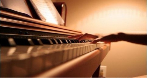 张氏钢琴速成法 通俗易懂 上门教学 年龄不限 (另教授吉他以及作曲)